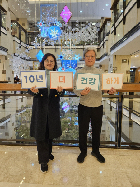 대한작업치료사협회 이지은 협회장(왼쪽)과 임지준 대한치매구강건강협회장